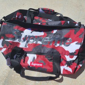 COPY supreme camo duffle